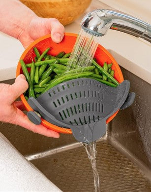 Universal Snap N Strain Colander – Silicone Clip-On Pot & Pan Strainer